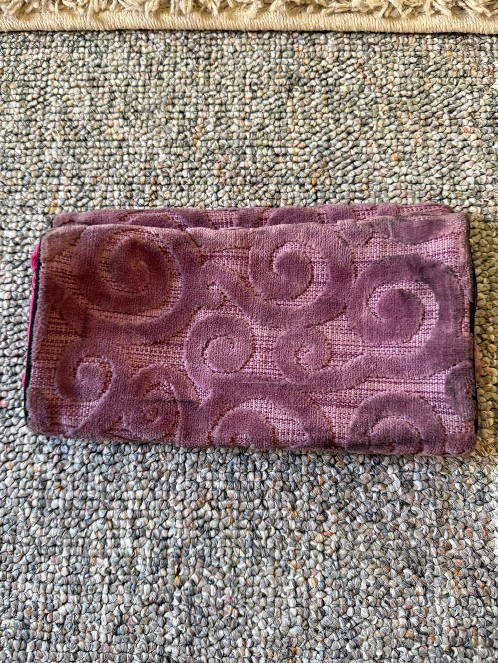 Plush Swirl Embossed makeup brush holder - Dusty Mauve